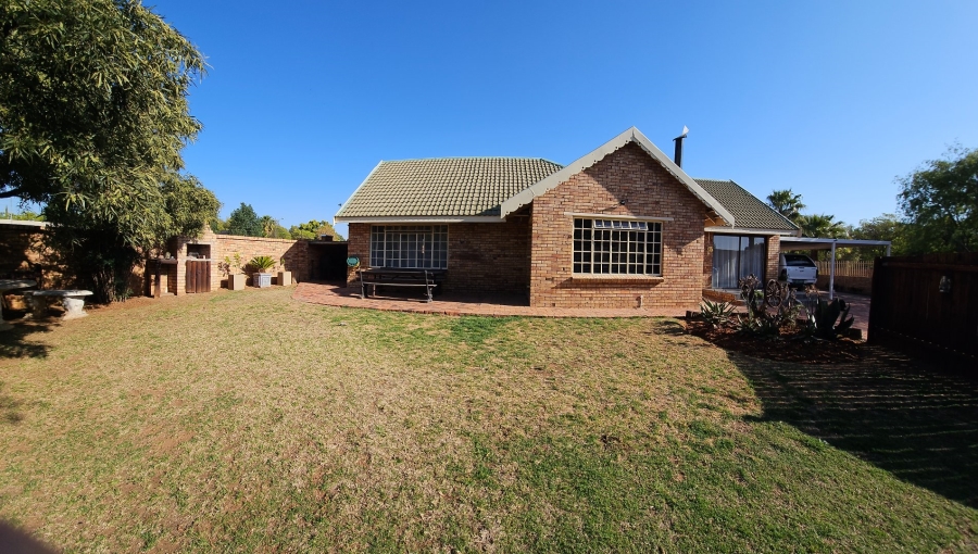 3 Bedroom Property for Sale in Langenhovenpark Free State